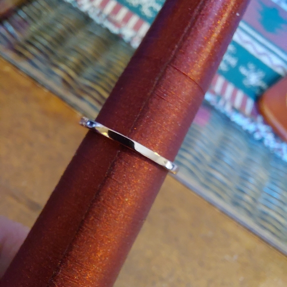 Pandora Silver Ring with Green Heart Gemstone - Picture 3 of 6